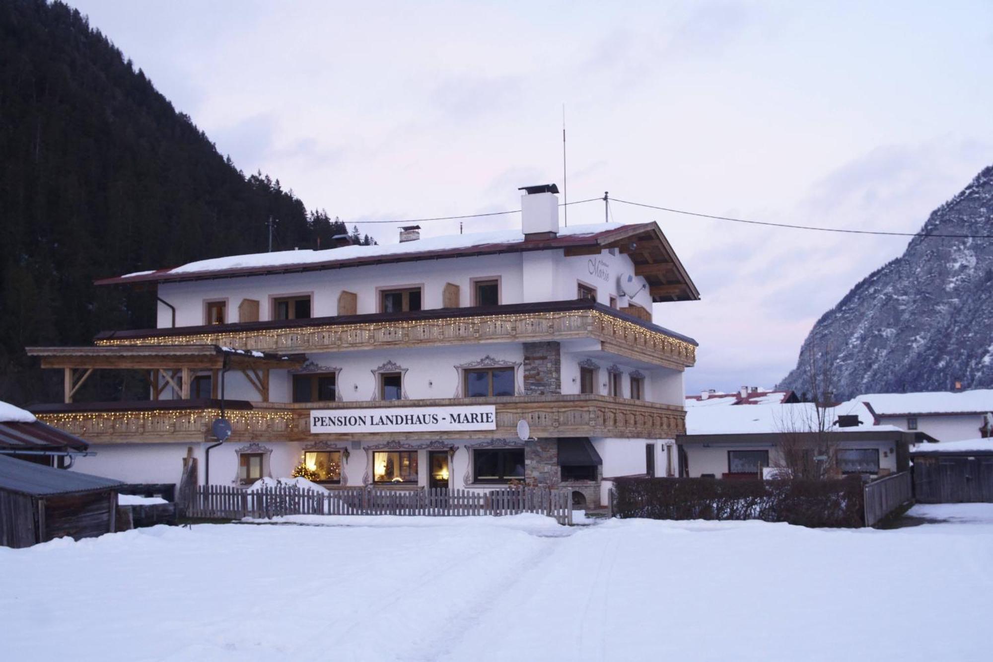 Pension Und Apartments Landhaus Marie Leutasch Exterior foto